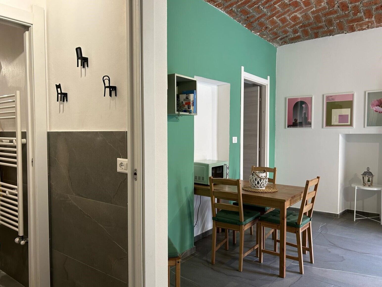 Apartment, 1 Bedroom | Living area | 30-inch TV with satellite channels