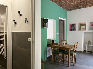 Appartement, 1 slaapkamer | Woonruimte | Een 30-inch televisie met satellietzenders