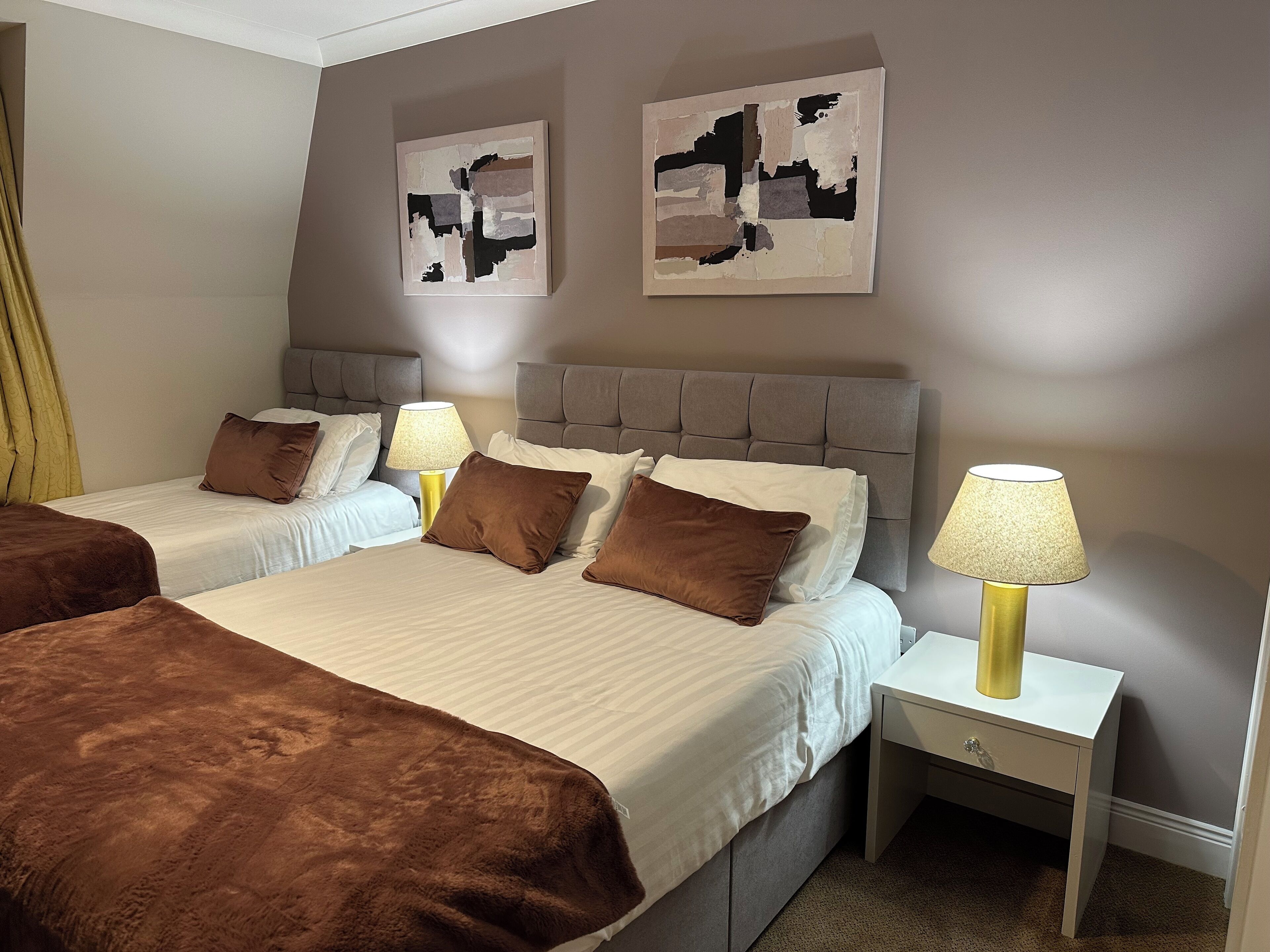 2 bedrooms, iron/ironing board, Internet