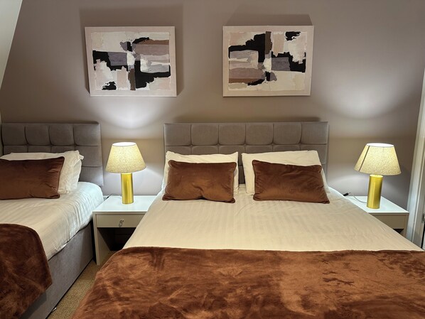 2 bedrooms, iron/ironing board, internet