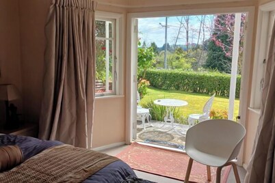 Magpie Cottage - Homestay B&B