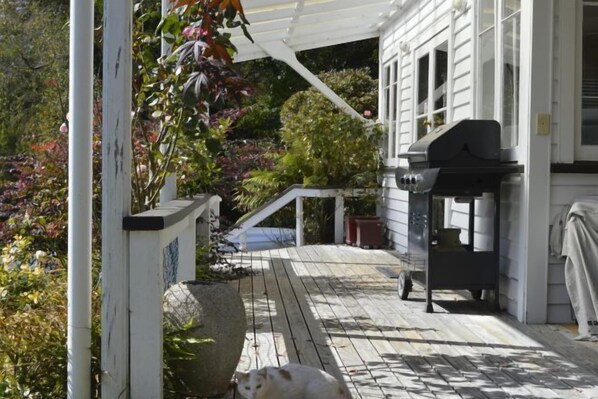 Garden - Magpie Cottage - Homestay B&B (Taumarunui)