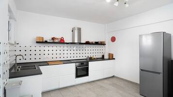 Refrigerador, horno, parrilla de estufa y lavavajillas