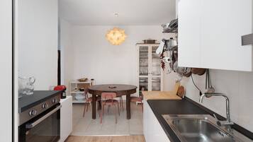 Kühlschrank, Ofen, Herdplatte, Geschirrspüler