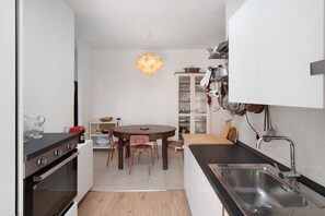 Kühlschrank, Ofen, Herdplatte, Geschirrspüler