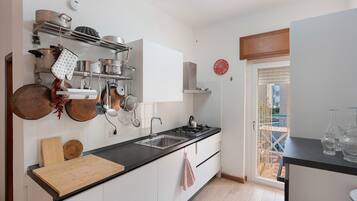 Refrigerador, horno, parrilla de estufa y lavavajillas