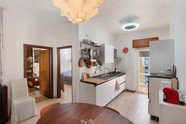 Kühlschrank, Ofen, Herdplatte, Geschirrspüler