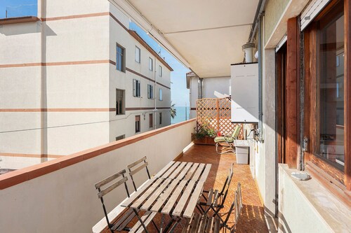 Libeccio Sea View Apartment with Wi-Fi and Air Conditioning