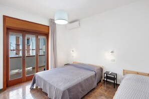 1 bedroom, WiFi, bed sheets - Apartment 'Ponente' with Sea View, Wi-Fi and Air Conditioning (Agropoli)