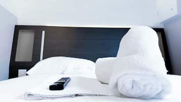 Chambre Quadruple Familiale, plusieurs lits, vue ville | Wi-Fi gratuit