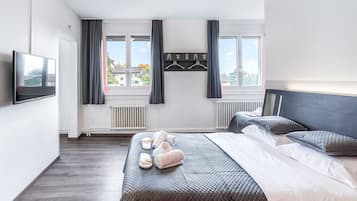 Habitación cuádruple familiar, varias camas, vista a la ciudad | Wifi gratis