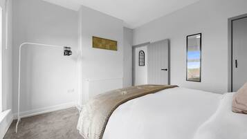 Bureau, fer et planche Ă repasser, lit parapluie, Wi-Fi