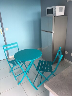 Comfort Room, Pool View | Dining room