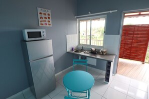 Comfort Room, Pool View | Private kitchen