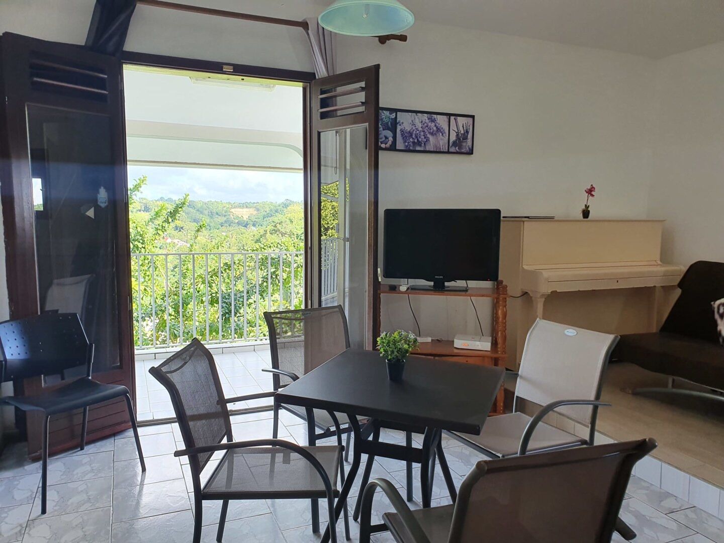Family Apartment, Balcony, Pool View | Living area
