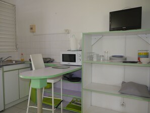 Classic Apartment, Pool View | Private kitchen