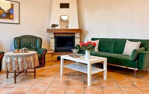 Living area - Pet friendly home in Nanteuil-en-Vallée with WiFi (Nanteuil-en-Vallée)