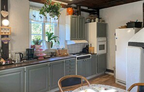 Fridge, microwave, stovetop, dishwasher - Gorgeous home in Vallstena with WiFi (Vallstena)