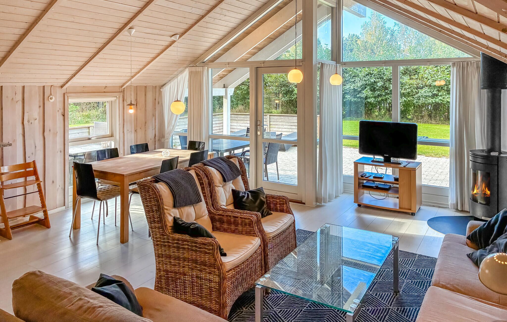 Smart TV, lettore DVD, impianto stereo