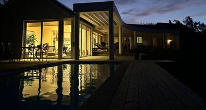 Moon Tide Villa | 5BD w Pool & Panoramic Sea Views