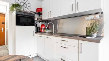 Fridge, microwave, dishwasher, coffee/tea maker