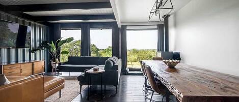 TV, lareira, escritórios