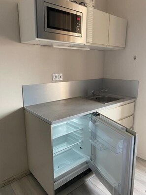 Estudi Deluxe, vistes al jardí | Cuina bàsica privada