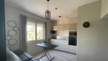 Apartamento clásico, vistas al jardín | Cocina privada