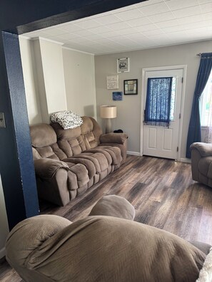 Smart-TV, peis og bøker