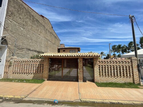 Beachfront House with Pool and Barbecue in Japaratinga