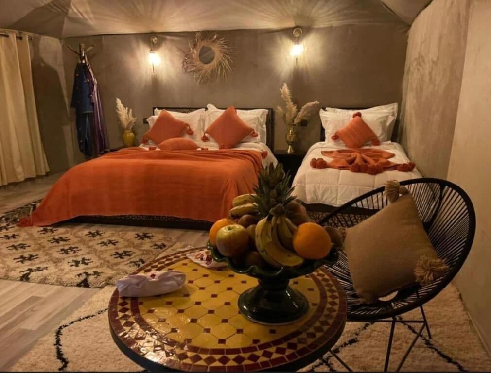 Skrivebord, skrivebord for bærbar PC og blendingsgardiner