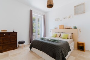 3 bedrooms, iron/ironing board, free WiFi, bed sheets