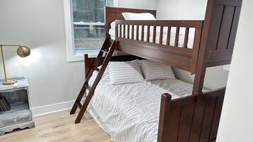 3 bedrooms, iron/ironing board, WiFi, bed sheets