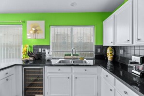 Fridge, microwave, oven, stovetop - 3BR/3BA w/ Pool & BBQ • 15 Mins to Strip & Airport (Las Vegas)