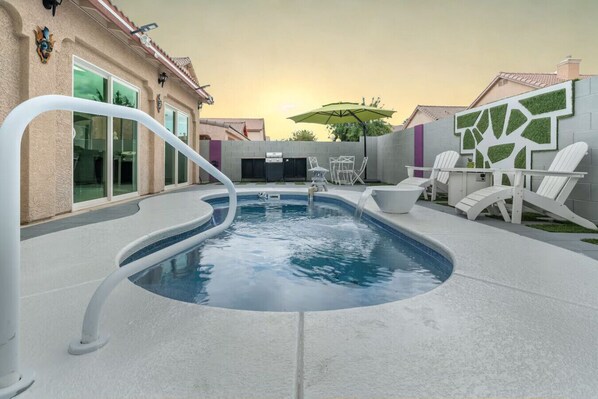 Pool - 3BR/3BA w/ Pool & BBQ • 15 Mins to Strip & Airport (Las Vegas)