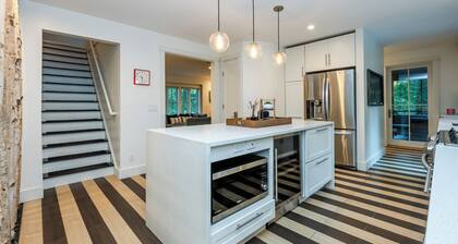 Gorgeous Lakeside Home With Pool, Hot Tub, And More!