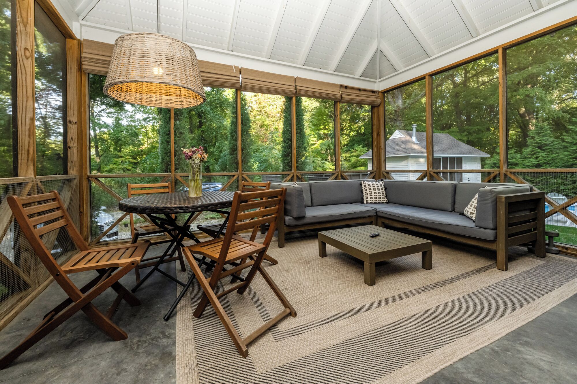 Télévision, cheminée