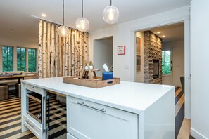 Interior - Gorgeous Lakeside Home With Pool, Hot Tub, And More! (Lakeside)