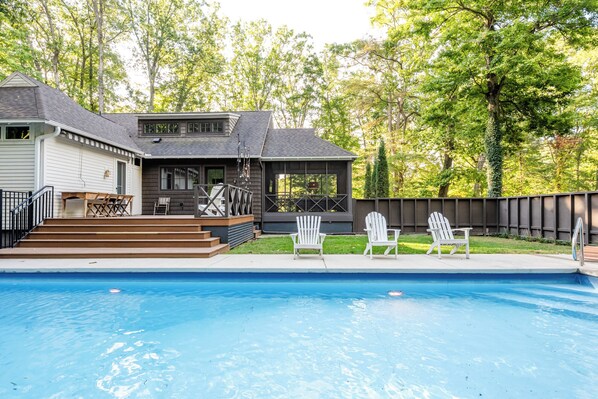A heated pool - Gorgeous Lakeside Home With Pool, Hot Tub, And More! (Lakeside)