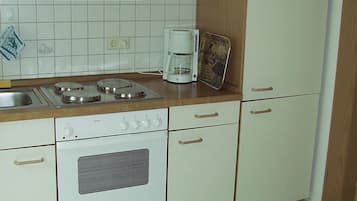 KĂŒhlschrank, Mikrowelle, Ofen, Herdplatte
