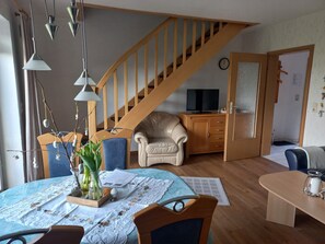 Interior - Holiday Home 'Wattwurm' with Private Terrace, Shared Garden and Wi-Fi (Wangerland)