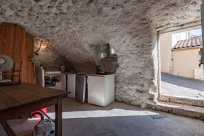 Interior - Gite 'Gite De Pascal Et Virginie' with Mountain View, Private Terrace and Balcony (Ponet-et-Saint-Auban)