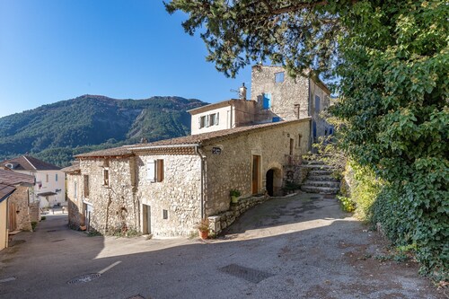 Cottage 'Gite De Pascal Et Virginie' with Mountain View, Private Terrace and Balcony