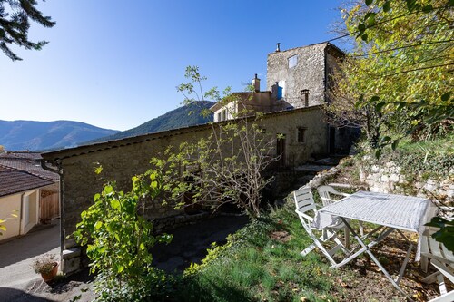 Gîte 'Gite De Pascal Et Virginie' avec vue sur la montagne, terrasse privée et balcon