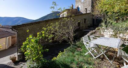 Cottage 'Gite De Pascal Et Virginie' with Mountain View, Private Terrace and Balcony