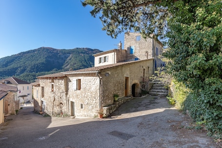 Exterior. Gîte 'Gite De Pascal Et Virginie' with Mountain View, Private Terrace and Balcony