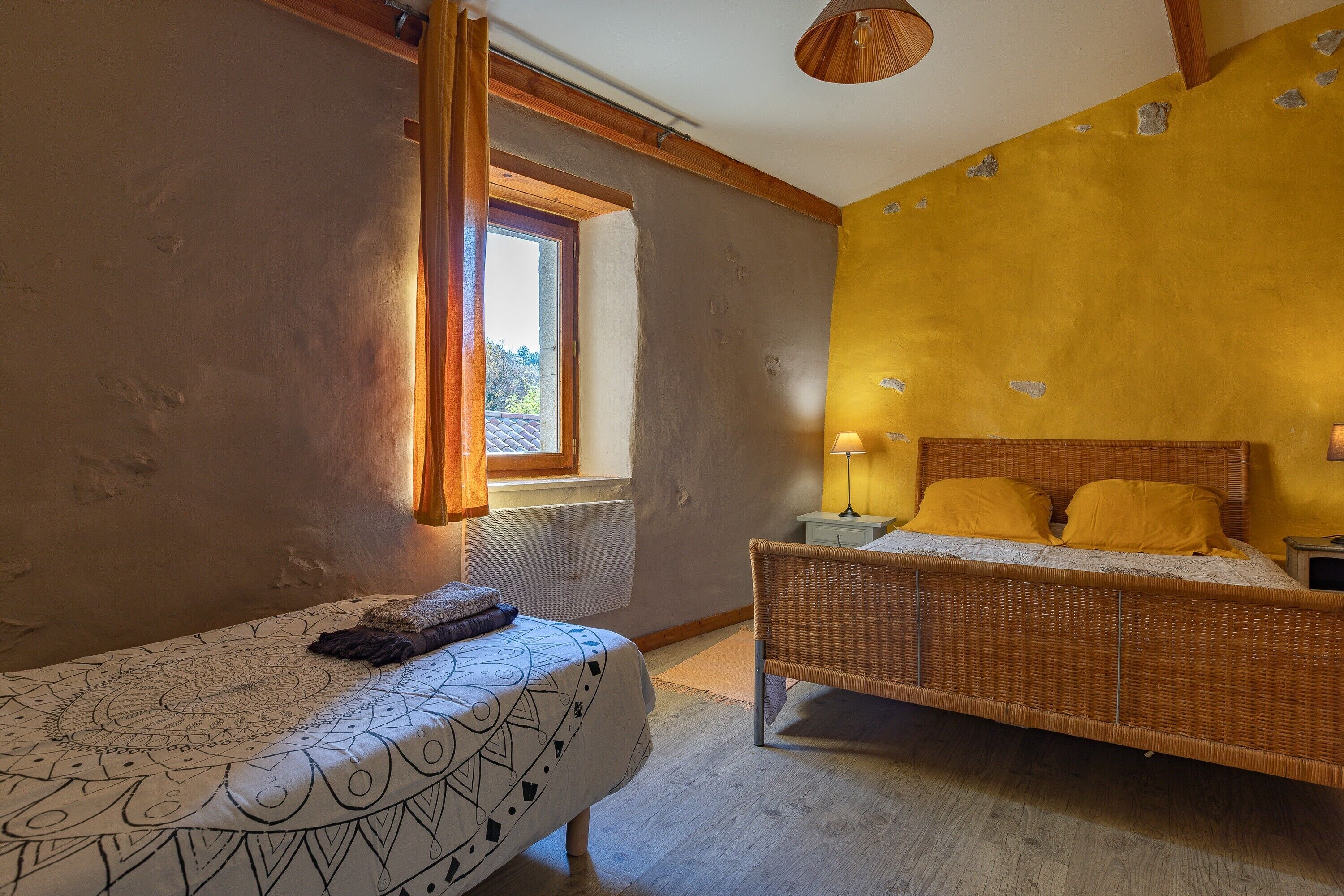 2 bedrooms, iron/ironing board, bed sheets