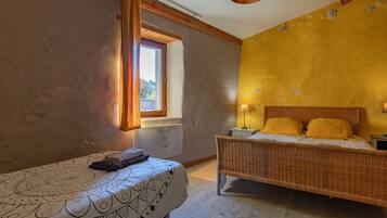 2 bedrooms, iron/ironing board, bed sheets