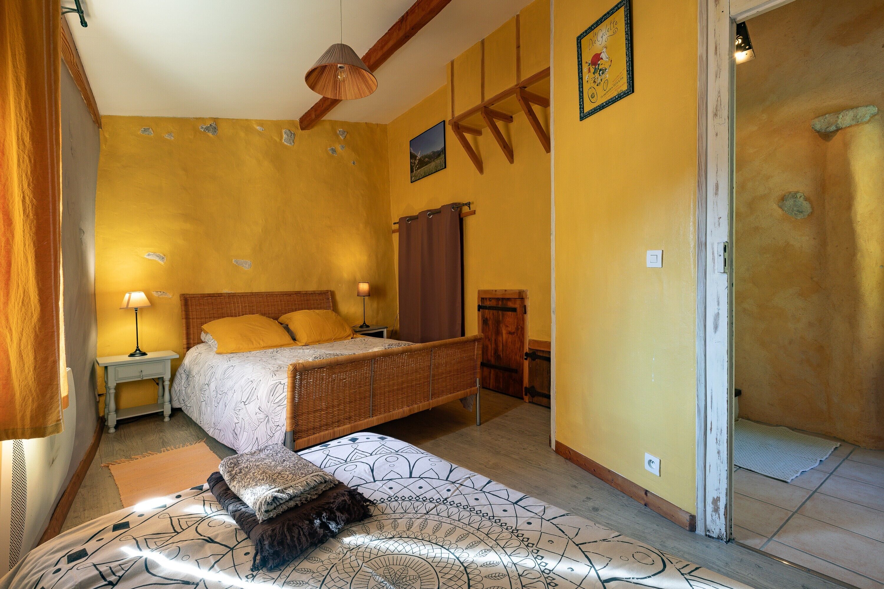 2 bedrooms, iron/ironing board, bed sheets