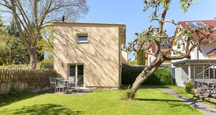 Holiday Home 'Belvedere-Remise' with Private Terrace, Shared Garden and Wi-Fi